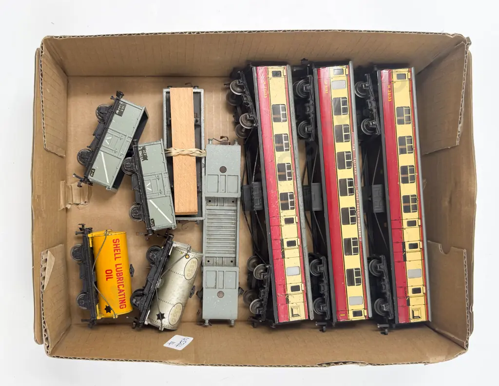 Hornby Dublo Three BR Corridor Passenger Coaches and Six Various Rolling Stock Wagons Image 1++