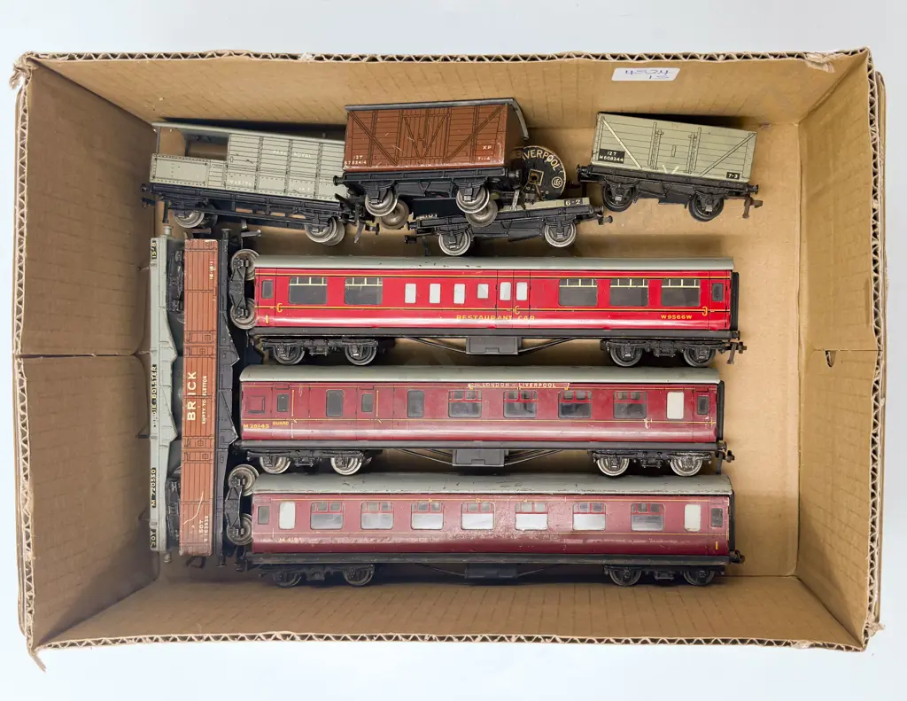 Hornby Dublo Three BR Corridor Passenger Coaches and Six Various Rolling Stock Wagons Image 1++