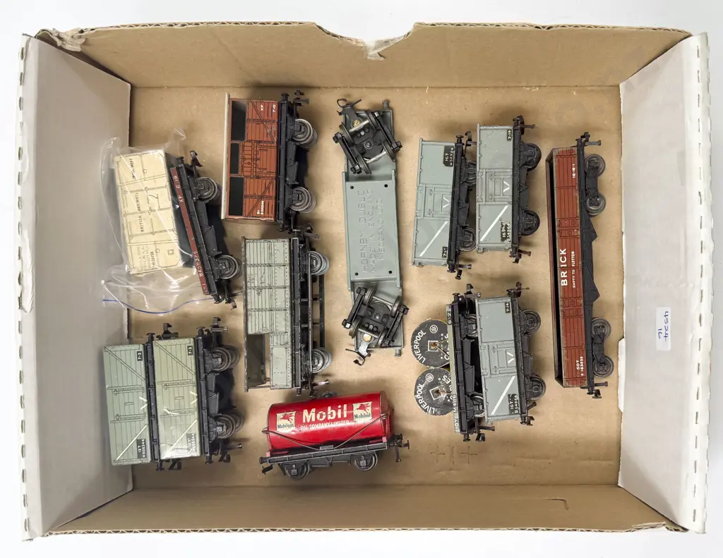 Hornby Dublo Twelve Various Rolling Stock Wagons Image 1++