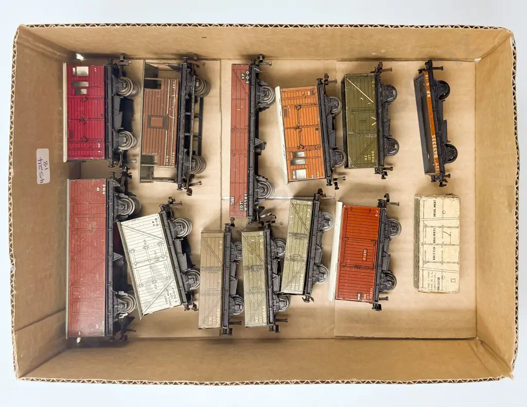 Hornby Dublo Twelve Assorted Tinplate Rolling Stock Wagons Image 1++