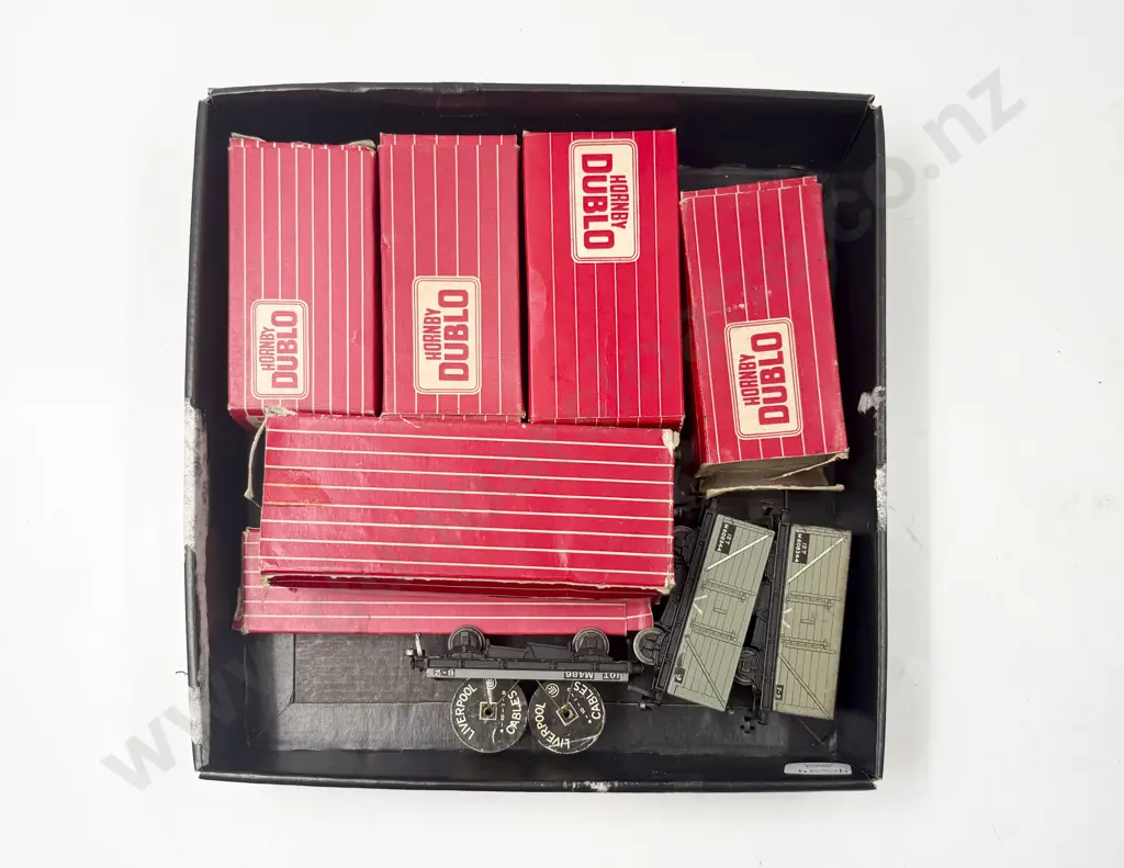 Hornby Dublo Boxed Six Rolling Stock Wagons and Four Unboxed Image 1++