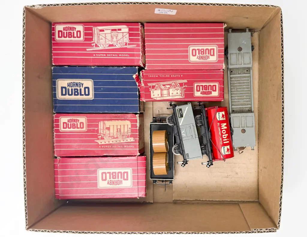 Hornby Dublo Boxed Six Rolling Stock Wagons and Four Unboxed Image 1++