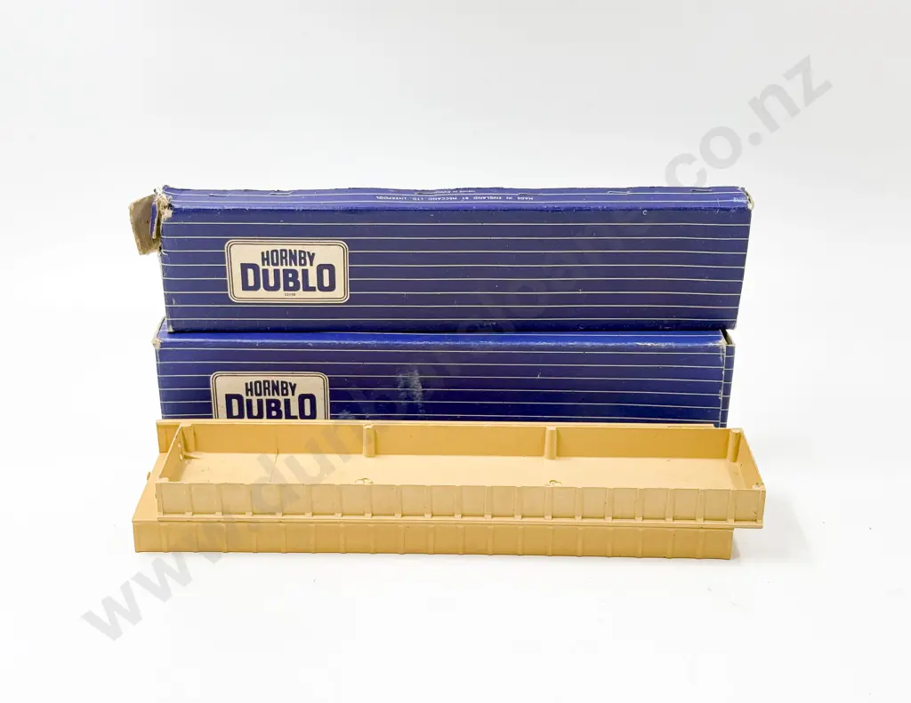 Hornby Dublo Two Boxed Platform Extensions one with wall Image 1++