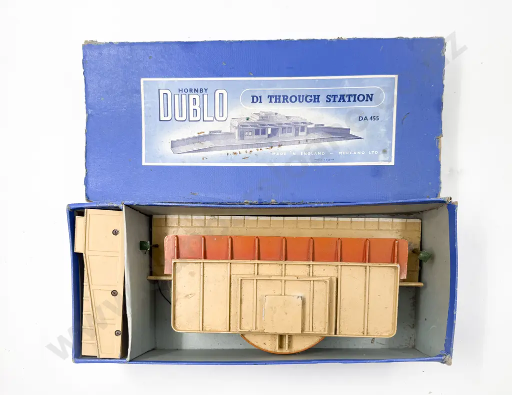 Hornby Dublo Part Boxed DA455 D1 Through Station with Lighting Modifications Image 1++