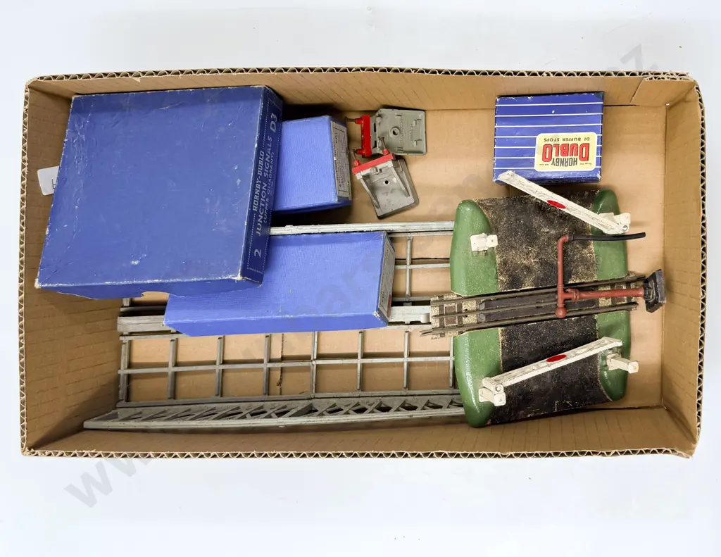 Hornby Dublo Boxed Single Arm Singles x2 Junction Single Image 1++