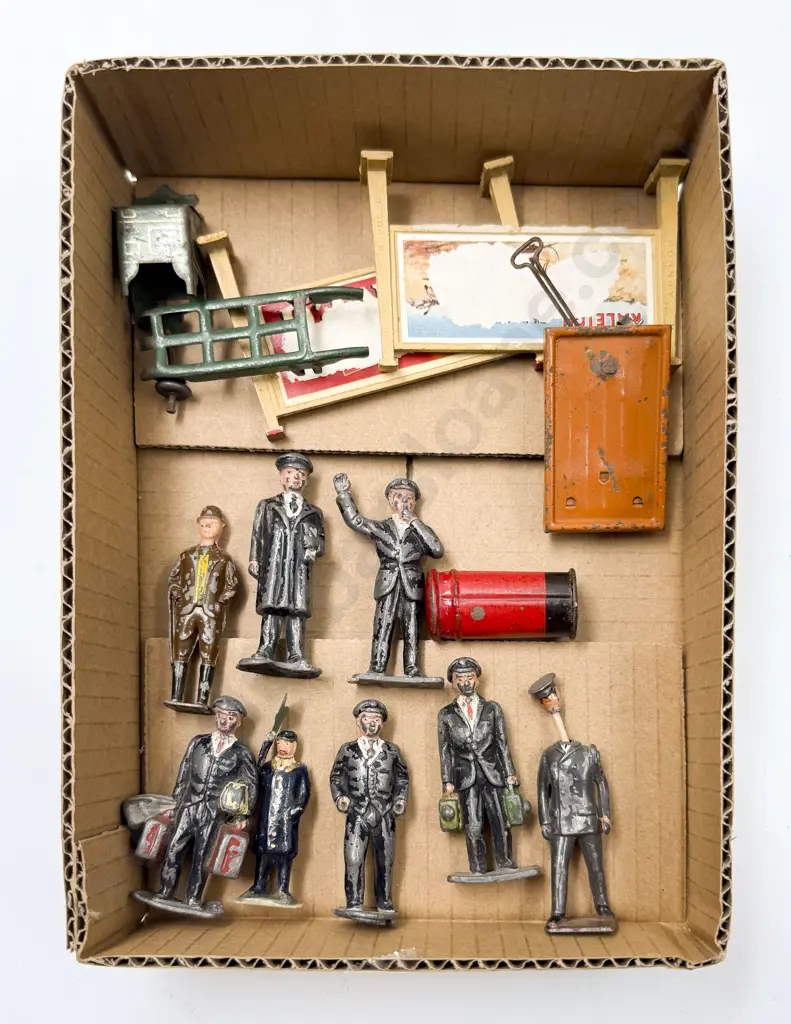 Britains and Other Railway Station Staff and Accessories (14) Image 1++