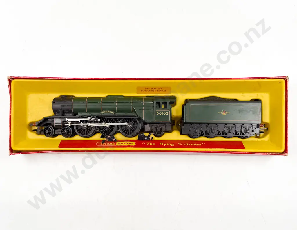 Boxed Tri-ang Hornby R850 BR Flying Scotsman Locomotive and Tender Image 1++