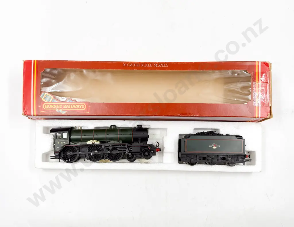 Hornby Boxed R060 BR Class B17 4-6-0 Leeds United Locomotive and Tender Image 1++