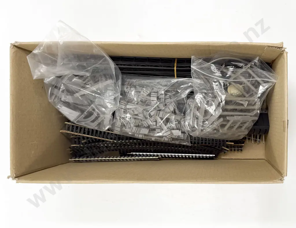 Hornby Boxed R948 Electric Train Set Red Star Courier Image 1++