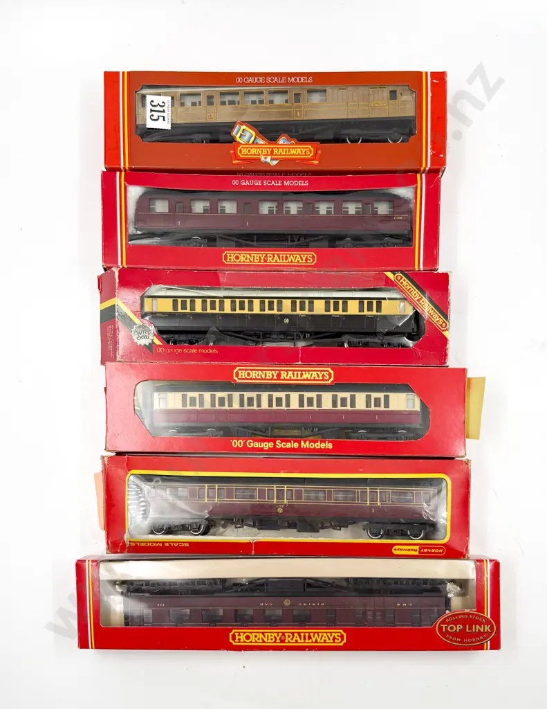 Hornby Railways Boxed Six Assorted Passenger Coaches Image 1++