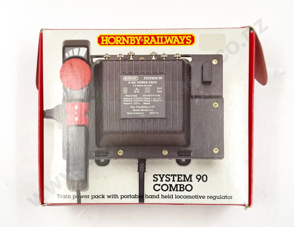 Hornby Railways Boxed System 90 Combo Power Pack with Two Hand Held Regulators Image 1++
