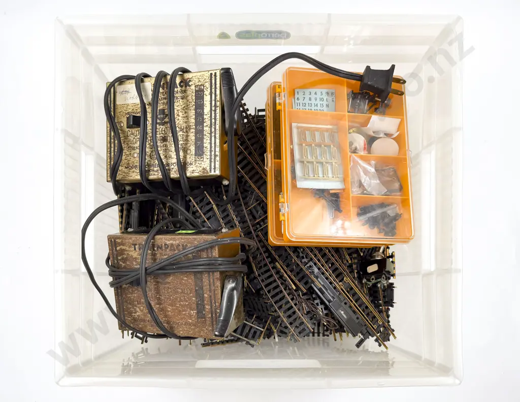Good Qty Mainly Atlas Track with Points Crossovers and Two MRC Controllers (faults) Image 1++