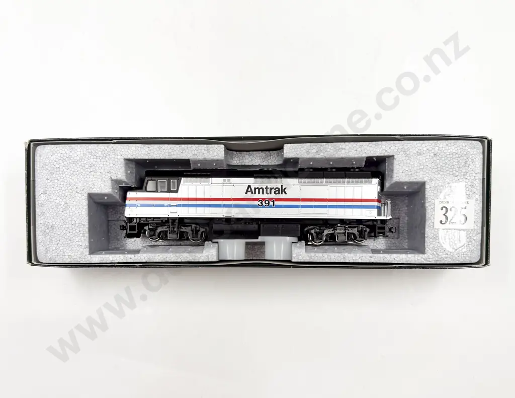 Kato Boxed F40PH Diesel Locomotive 391 Amtrak Image 1++