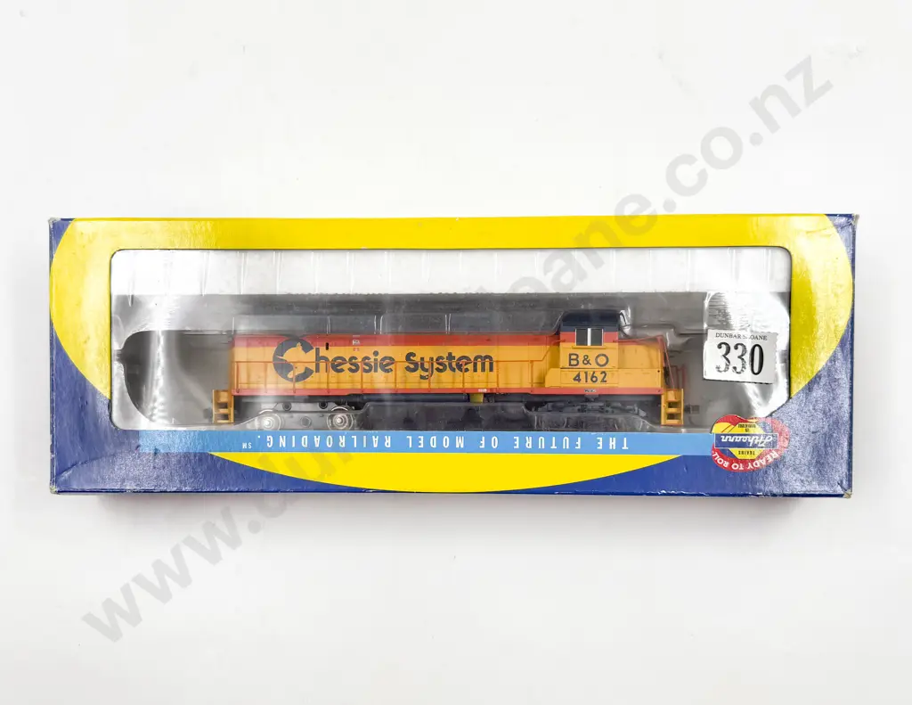 Athearn Boxed GP40-2  Diesel Locomotive 4162 Chessie/B&O Image 1++