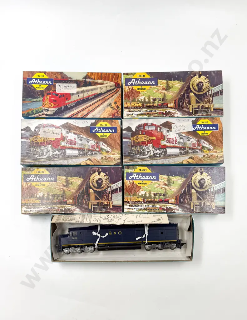 Athearn Co-Co B&O Diesel Locomotive with Eight Boxed Completed Rolling Stock Wagons Image 1++