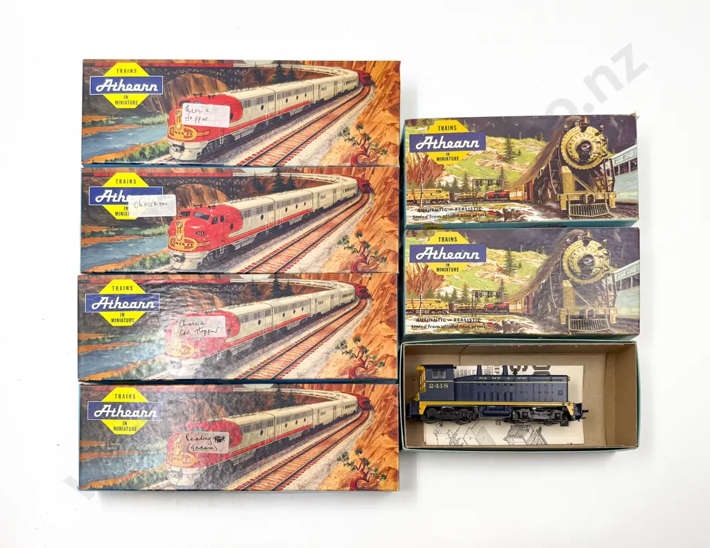 Athearn  Bo-Bo Diesel Shunting Locomotive with Eight Boxed Completed Rolling Stock Wagons Image 1++