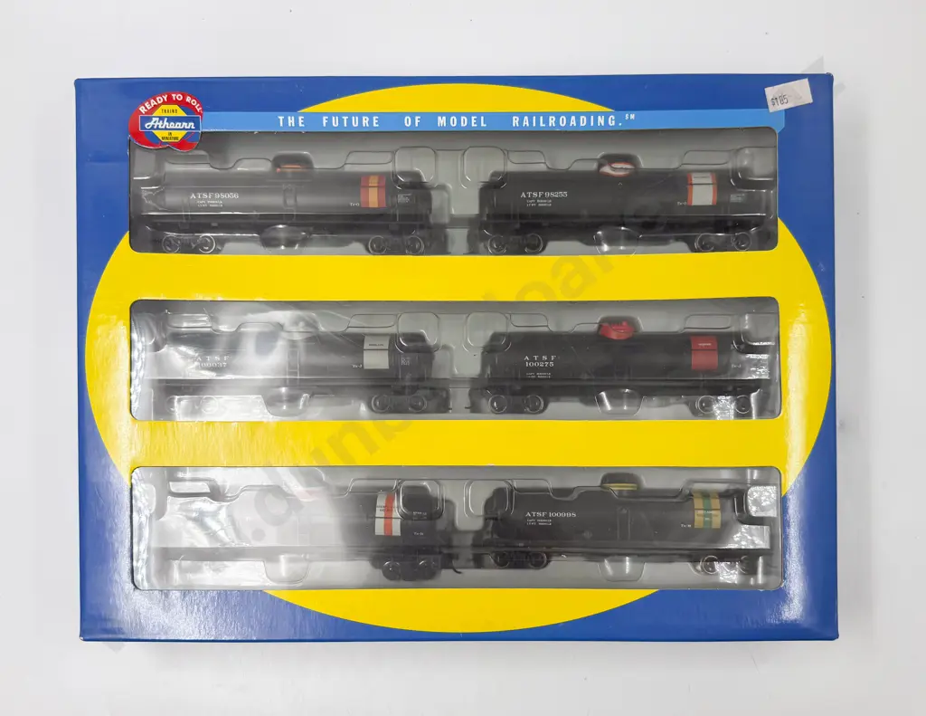 Athearn Boxed As New Santa Fe Single Dome Tank Cars x6 and Two Chessie Box Cars Image 1++