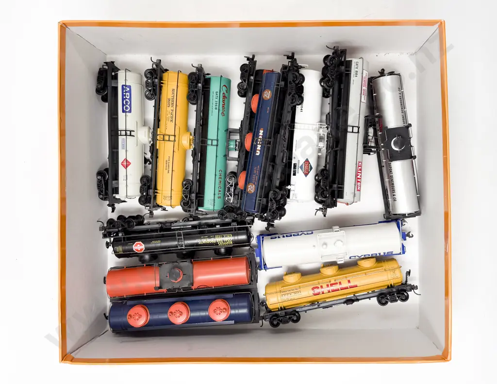 Unboxed 14 American Lines Tank Cars Image 1++