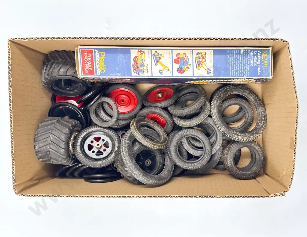 Meccano Qty Various Vehicle Rubber Wheels and Fittings with Flexible Track Pack Image 1++