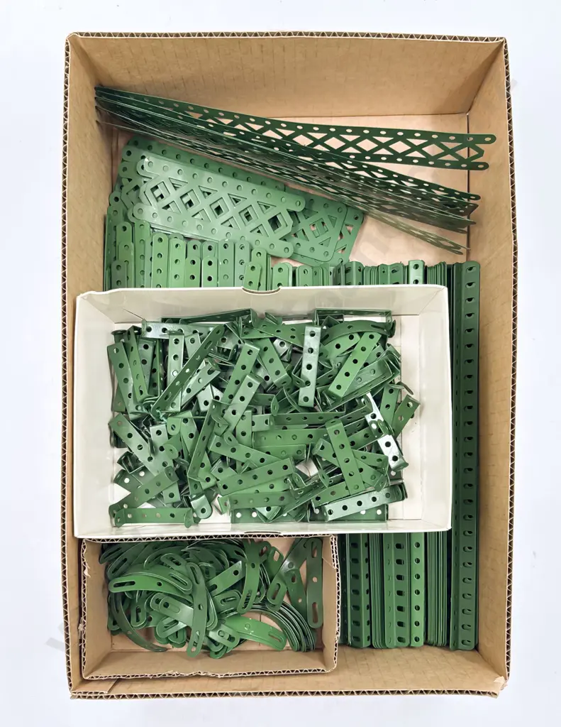 Meccano Qty Restored Green (9.5kgs) Image 1++