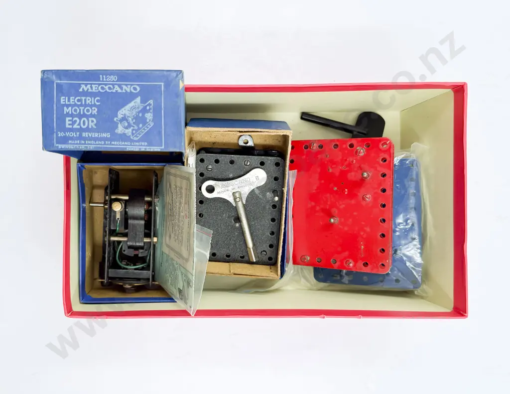 Meccano Boxed No1 Clockwork Motor x2 and E15R Electric Motor Image 1++