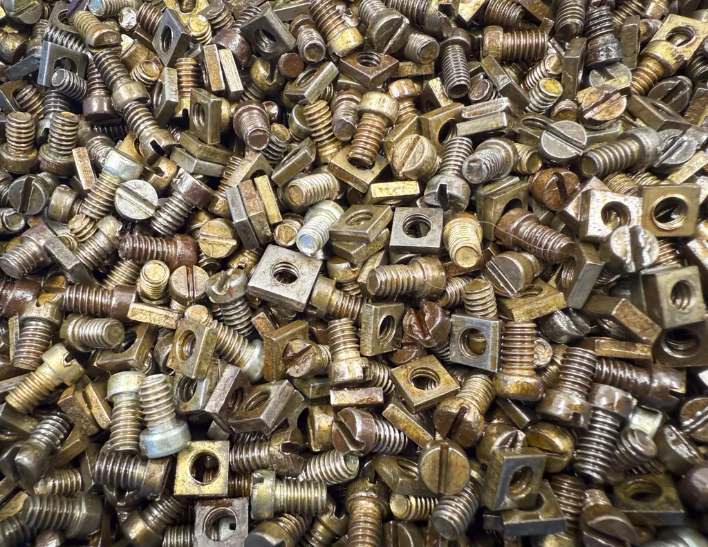 Meccano Qty Nuts and Bolts (4kgs) Image 1++