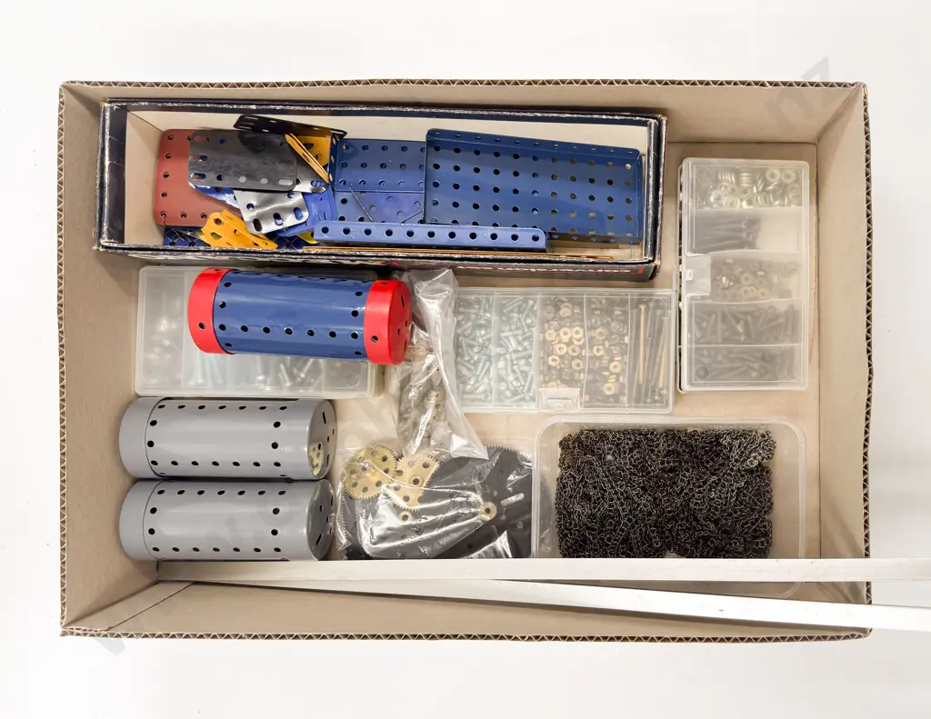Meccano Qty Mixed Coloured Plates Nuts and Bolts Gears and Chain Image 1++