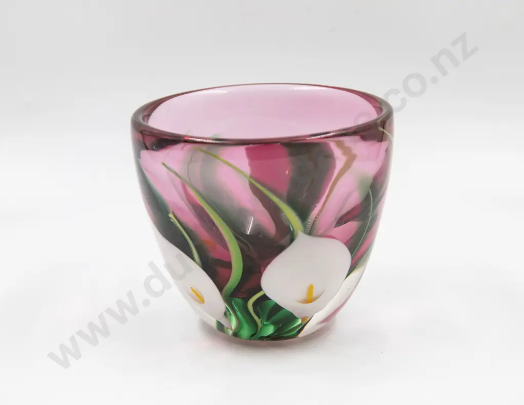 NZ Peter Raos Arum Lily Glass Vase Image 1++