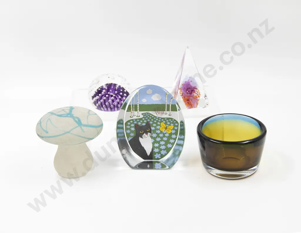 Mid C20th Iittala Finland Paperweight & Kosta Boda Dish Image 1++