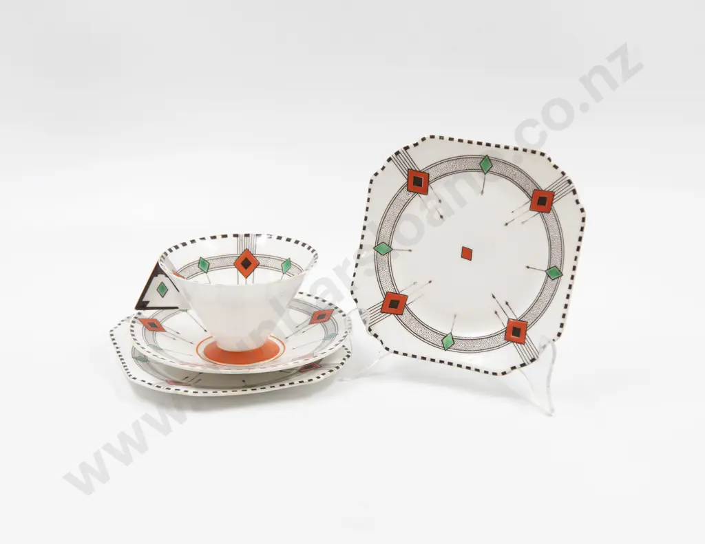 Shelley Art Deco Tea Cup Saucer Plate with Triangular Handle Image 1++