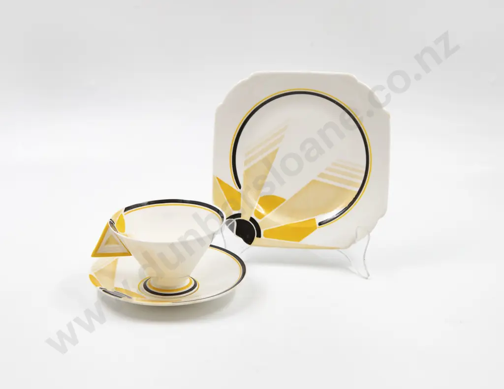 Shelley Art Deco Tea Cup Saucer Plate with Triangular Handle Image 1++