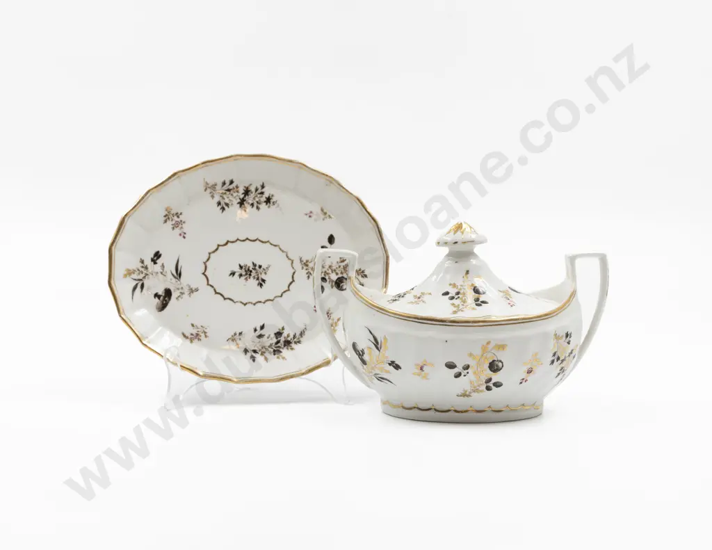Late C18th Chamberlain Worcester Sauce Tureen with Cover & Tray Image 1++