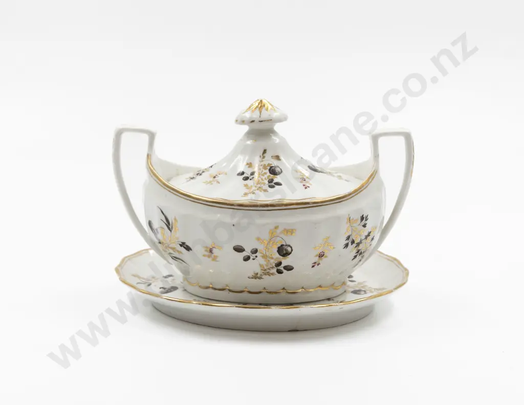 Late C18th Chamberlain Worcester Sauce Tureen with Cover & Tray Image 1++