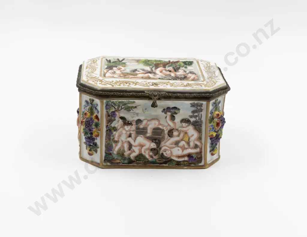 Italian Capodimonte Treasure Box Image 1++