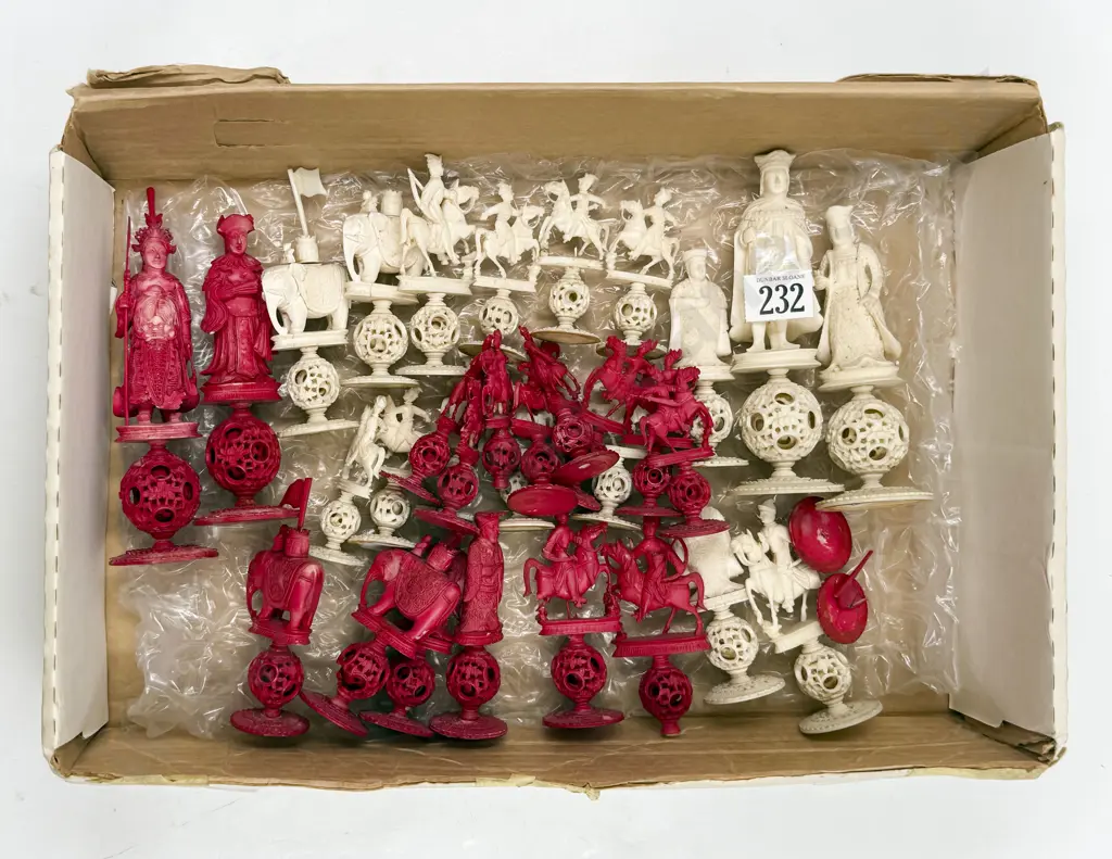 Late C19th Ivory Stained Red Chess Set Image 1++