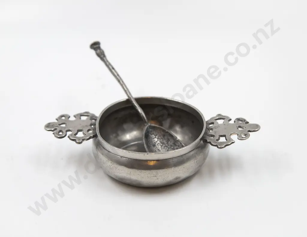 Late C18th Early C19th Pewter Porringer & Seal Top Spoon Image 1++