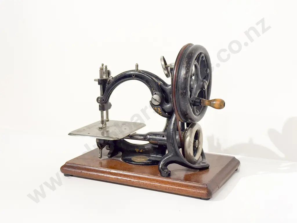 Vintage USA Wilcox & Gibbs Sewing Machine Image 1++