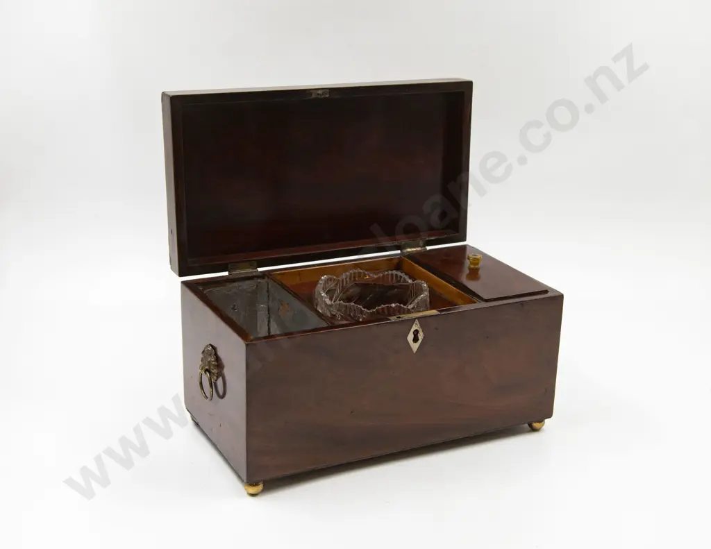 Early Victorian Mahogany Tea Caddy Image 1++