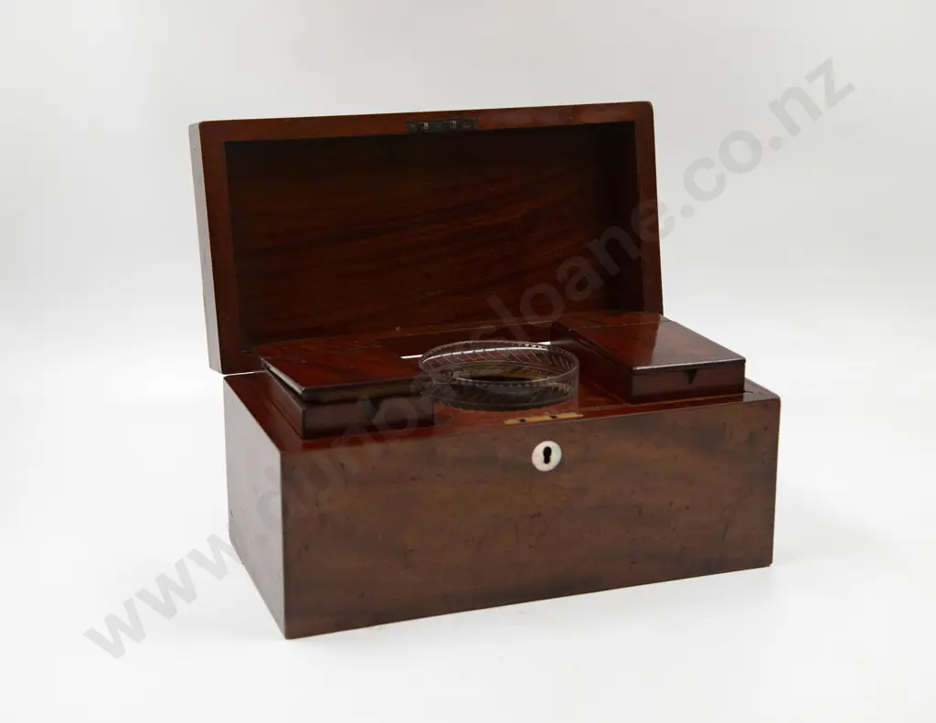 Early Victorian Mahogany Tea Caddy Image 1++
