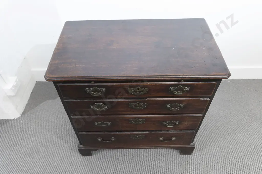 Attractive Geo III Mahogany Bachelor's Chest Image 1++