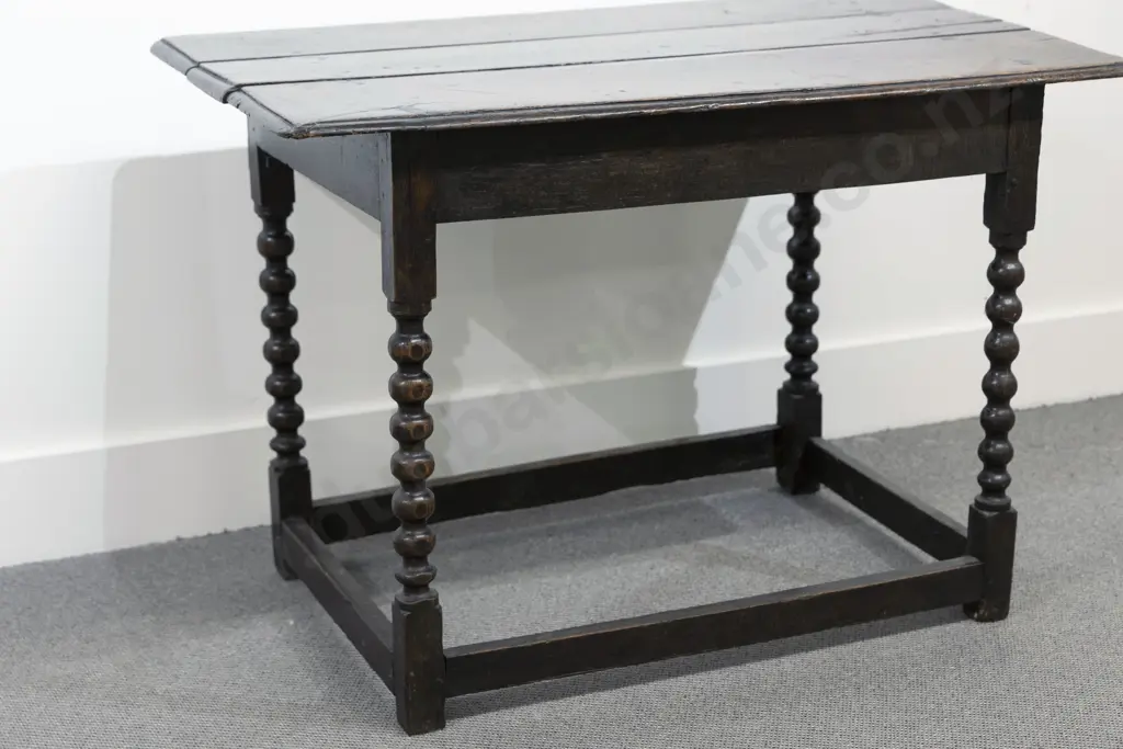 Early C18th Oak Side Table Image 1++