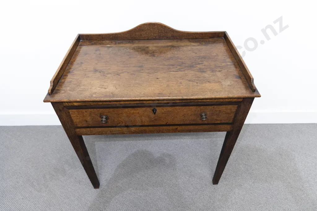 Geo III Oak Side Table Image 1++