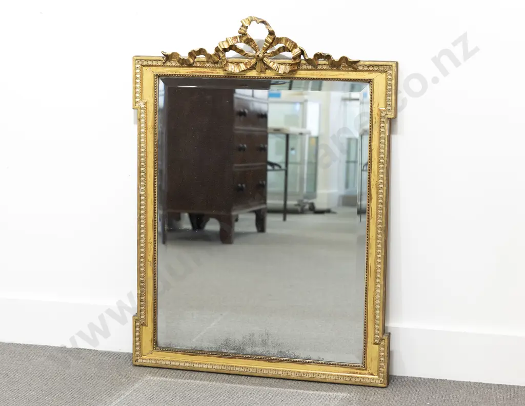 An Attractive C19th Gilt Wood Wall Mirror Image 1++