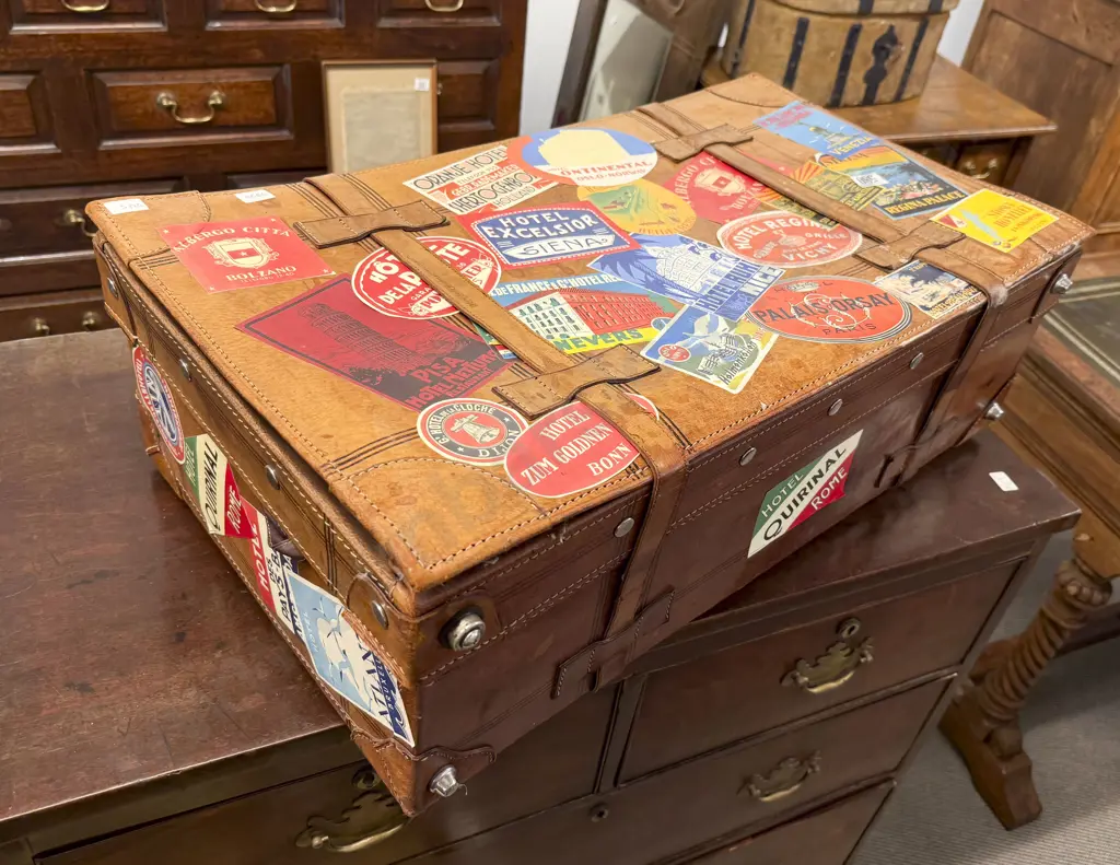 Good Quality Vintage Tan Leather Suitcase Image 1++