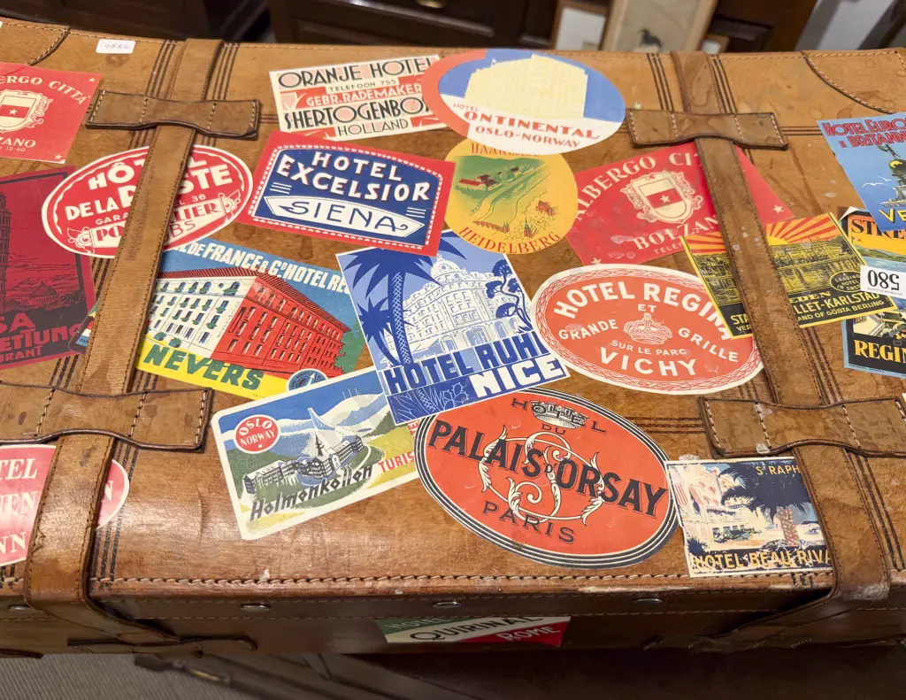 Good Quality Vintage Tan Leather Suitcase Image 1++