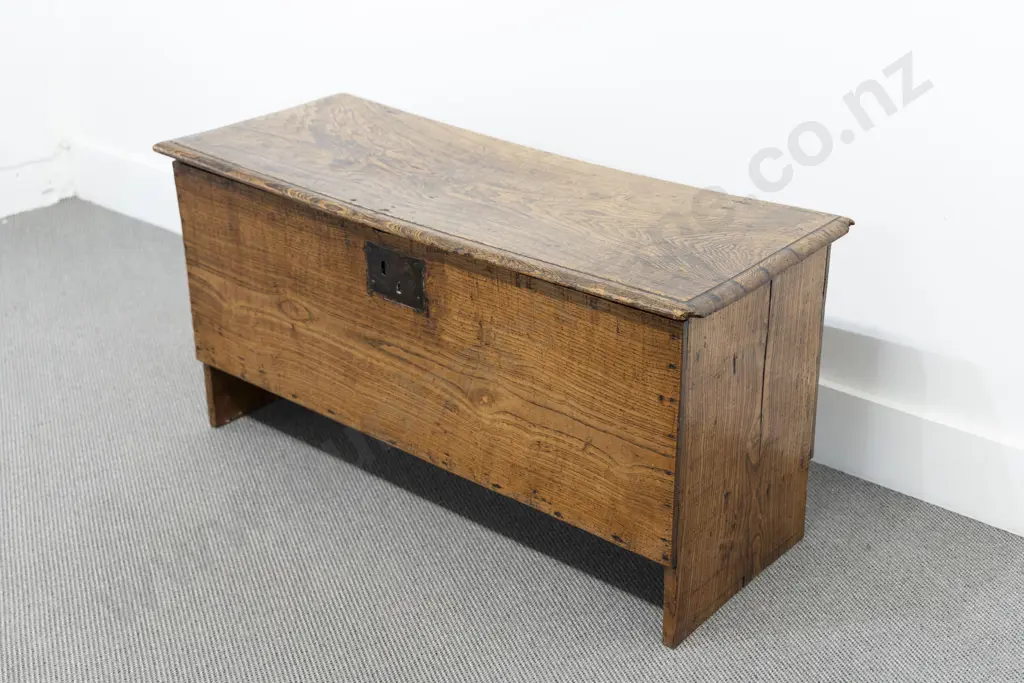 Late C17th Elm Coffer Image 1++