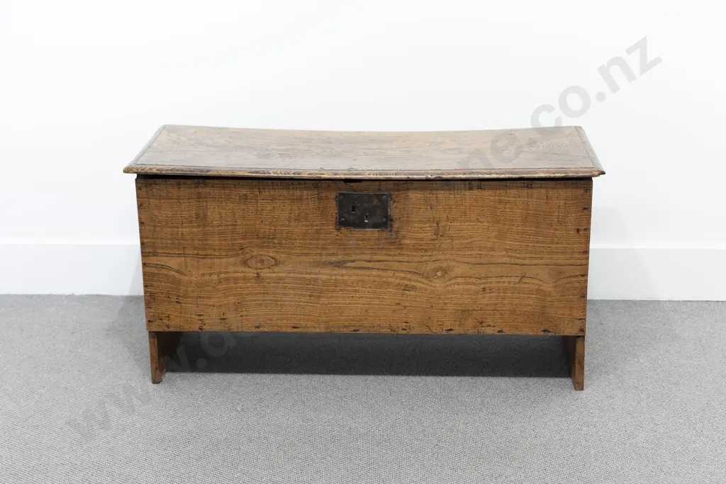 Late C17th Elm Coffer Image 1++