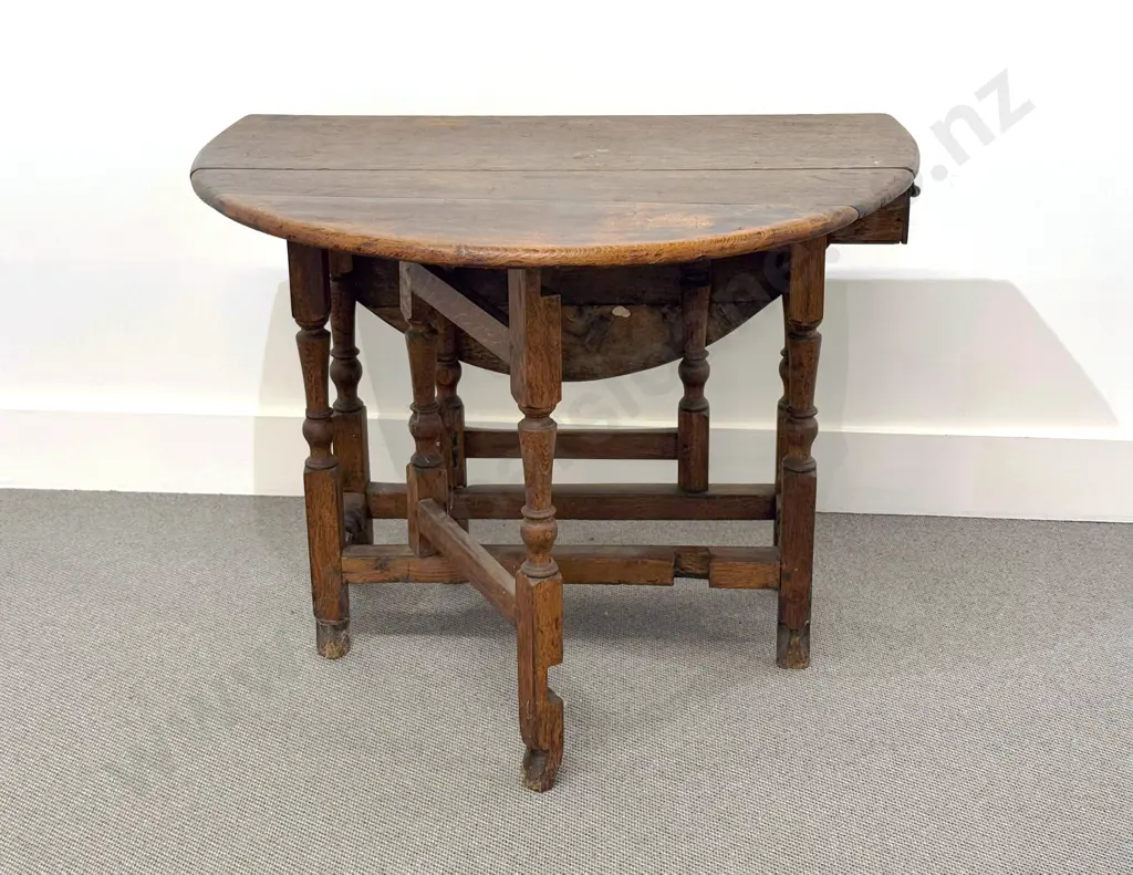 Small Early C18th Oak Oval Gateleg Dining Table Image 1++
