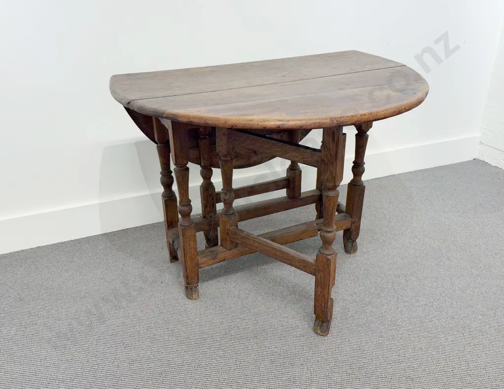 Small Early C18th Oak Oval Gateleg Dining Table Image 1++