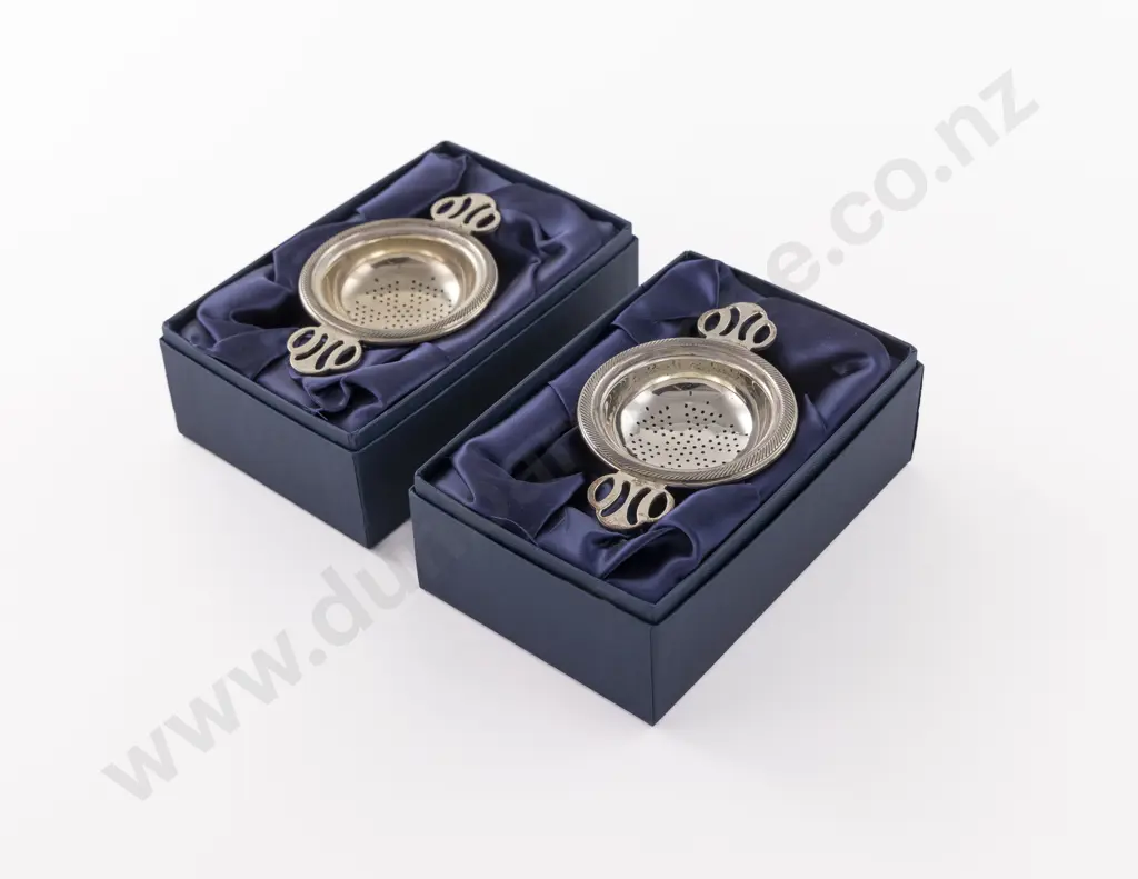 Pair Of Modern Boxed S/S Lemon Squeezers Image 1++